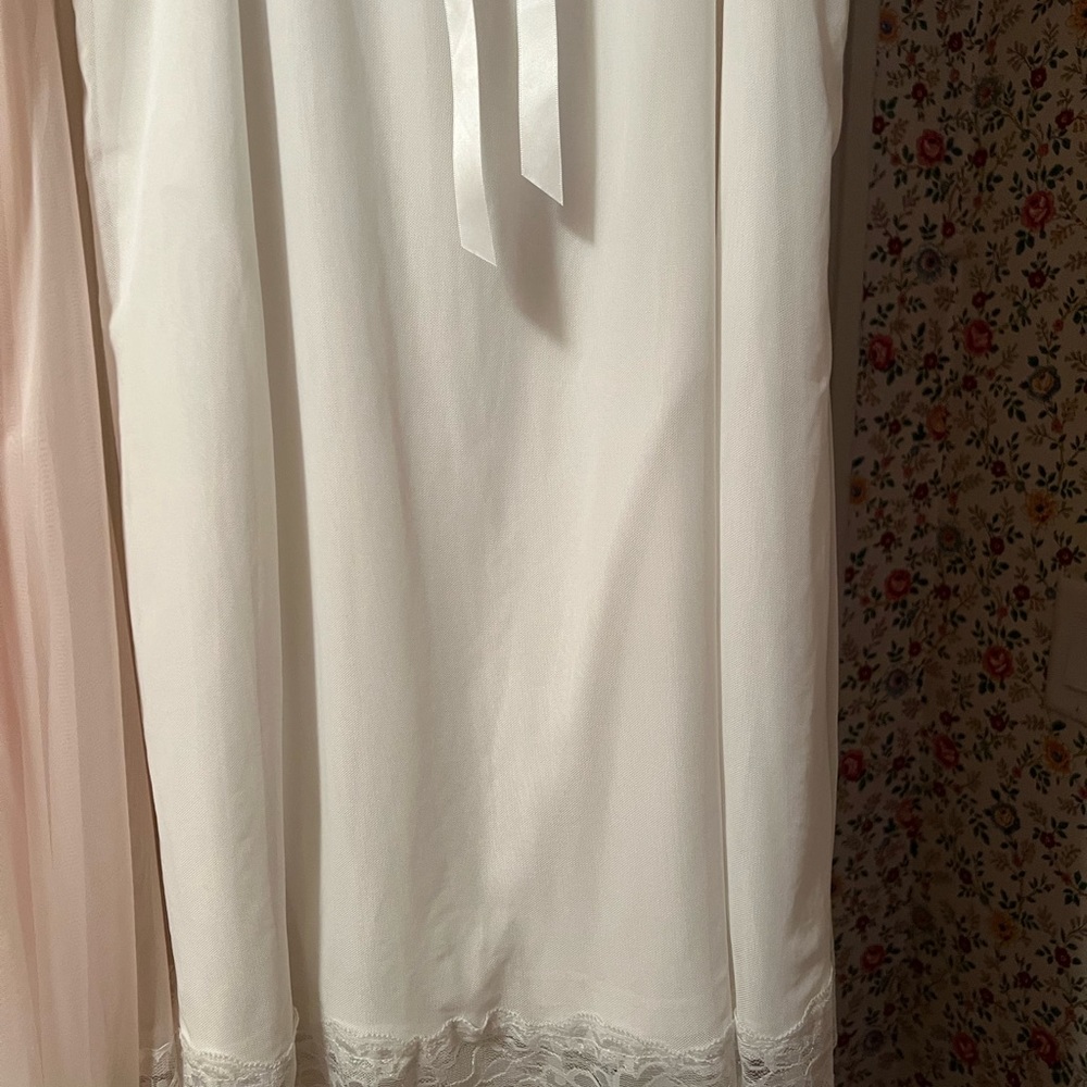 COPY - 2 nighties 1- pink sz large. 1-white size small Like new condition - Picture 10 of 15